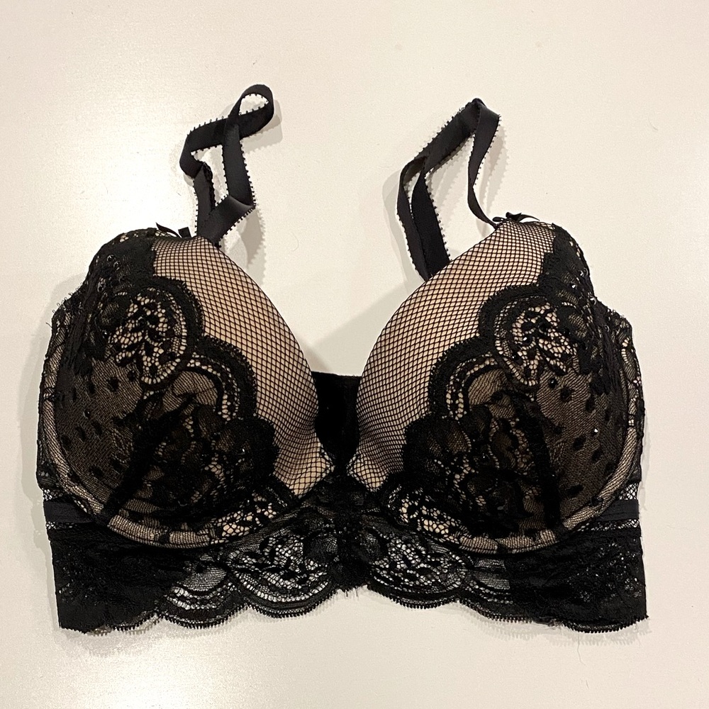 Gemstone-Accented 32DD Bra: Tan & Black Lace Elegance